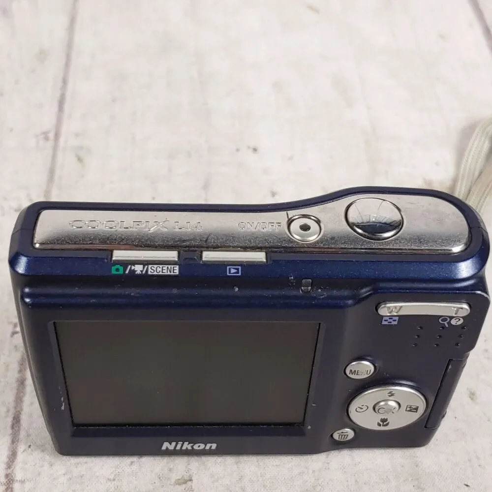Nikon Coolpix L14 7.1 Megapixel Digital Camera - Navy Blue Silver TESTED WORKING